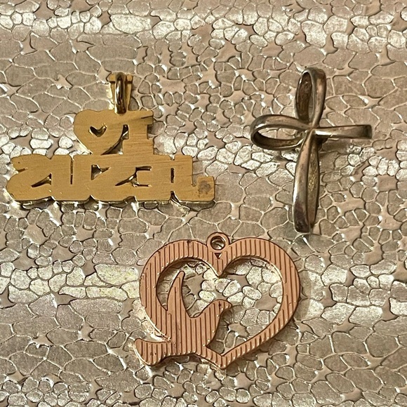 Lot Of 3 Religious Christian’s Pendant Cross Heart Dove Design #2 - Picture 4 of 5